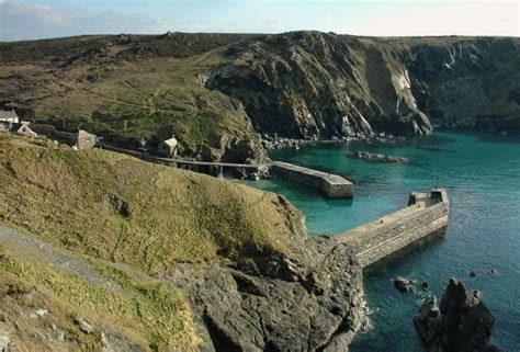 Mullion Harbour and Cliffs | Cornwall Guide