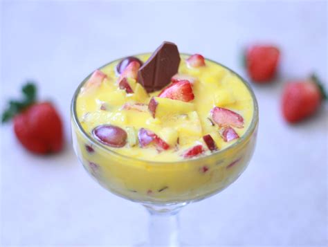 Easy Fruit Custard Recipe | Mix Fruit Custard Recipe - Papitha's Kitchen