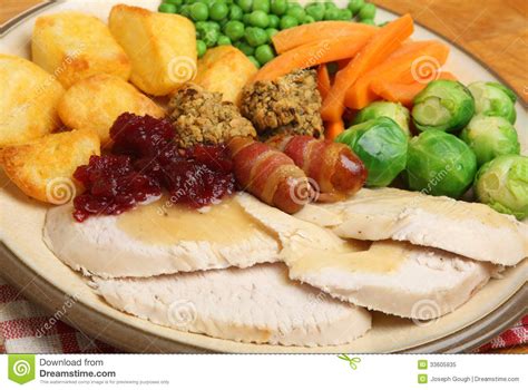 Roast Turkey Christmas Dinner Stock Image - Image of meal, peas: 33605935