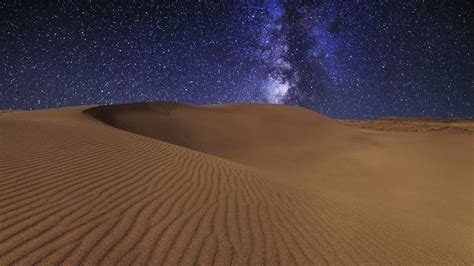 Milky way above the desert dunes - backiee