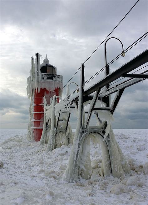 Frozen Lake Michigan Shatters And Creates Millions Of Surreal Shapes ...