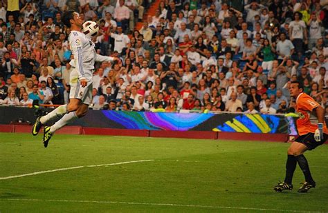 How Does Ronaldo Jump So High | Critics Rant