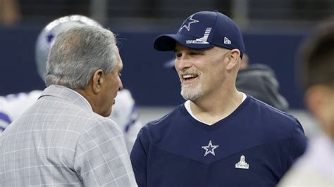 Cowboys DC Dan Quinn receives game ball after blowout win over Falcons