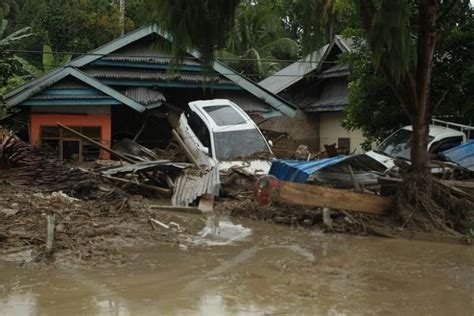 Flash floods kill 15 in Indonesia, dozens missing | The Straits Times