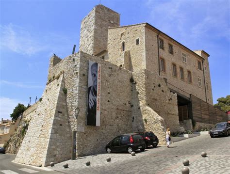 Picasso Museum in Antibes | Antibes, Beautiful buildings, Museum