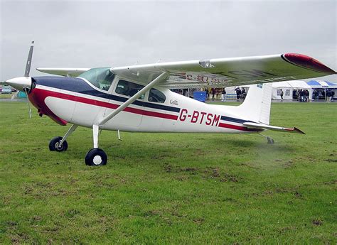 AVIONES DE COMBATE: ACCIDENTE DE UNA AVIONETA CESSNA DE TRASPLANTES