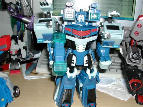 New Images and Review of Upcoming Transformers Animated Ultra Magnus ...