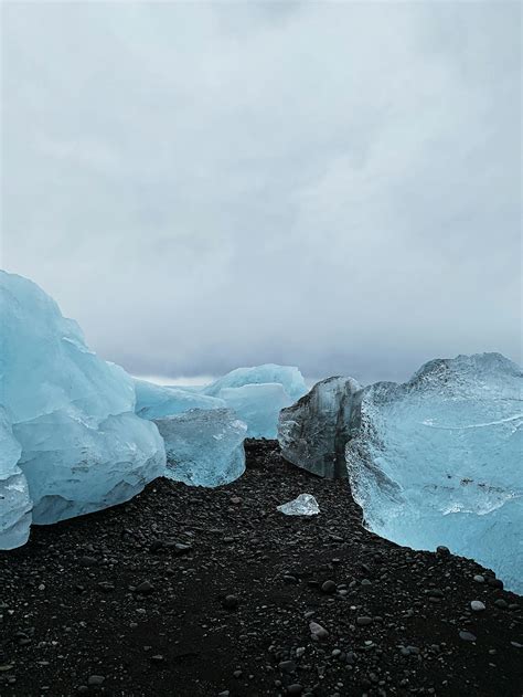 Icebergs in Jokulsarlon glacier lagoon in Iceland · Free Stock Photo