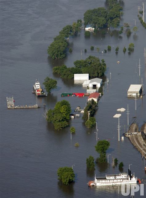 Photo: Mississippi River floods causing massive damage in Missouri ...