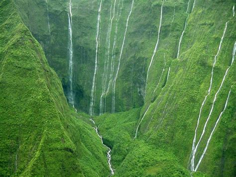 3.Waialeale Falls (Wai'ale'ale Falls), Weeping Wall of Kauai in the Hawaiian Islands. : 10 Most ...