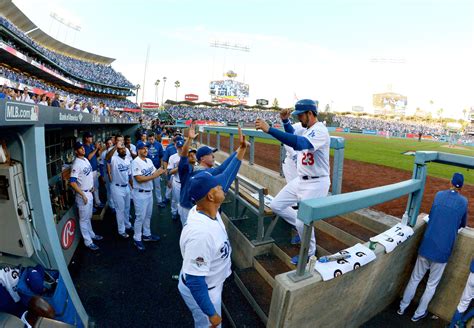 Dodgers strike back - Photos: Mets vs. Dodgers in NLDS - ESPN