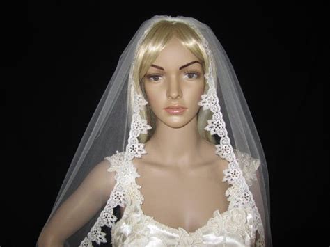 Lace Wedding Veil Ivory Bridal Veil Fingertip Ivory Veil - Etsy | Ivory wedding veils, Wedding ...