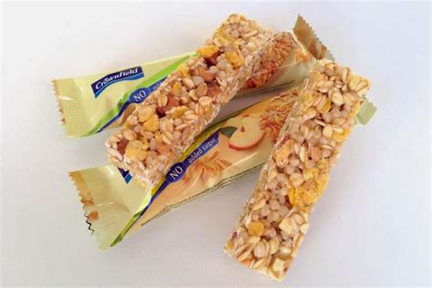 VEGANOO Vegan Reviews: Review: Lidl Crownfield Muesli Cereal Bars