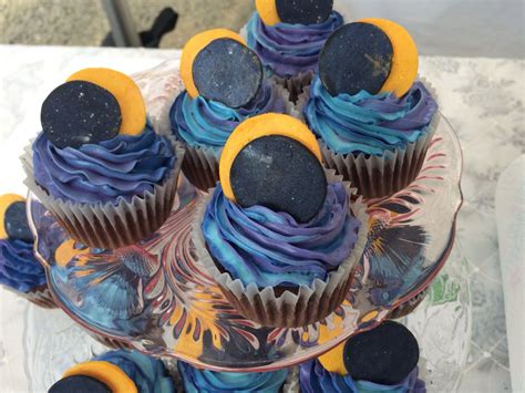 Solar eclipse cupcakes 2017 | Bakery, Desserts, Cupcakes