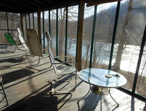 The River Cabin - Cabins for Rent in Hinton, West Virginia, United States - Airbnb