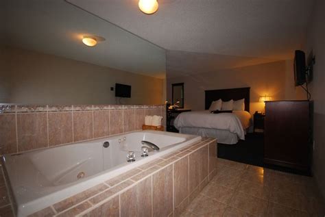 Jacuzzi Room > Newbury Inn - brookfield ct hotels, candlewood lake ...