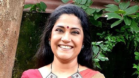 Renuka Shahane World: Revealing Weight, Age, Husband, Biography, Family Facts - World Celebrity