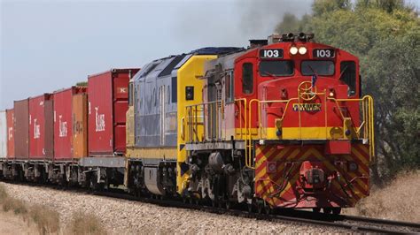 Freight Trains at Two Wells, South Australia - Australian Trains - YouTube