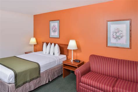 Travelodge Suites by Wyndham Newberg | Newberg, OR Hotels