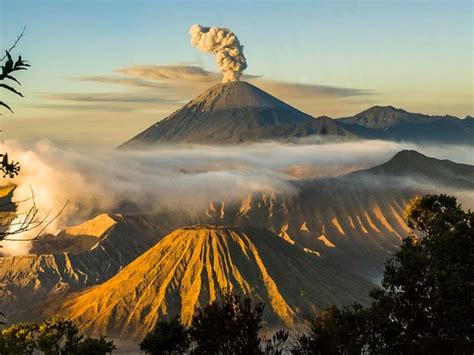 12 Active Volcanoes in Asia to Climb for a Mind-Blowing Experience | Earth pictures, East java ...