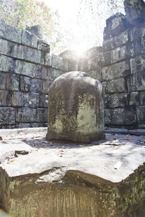 Shiva Linga in Prasat Thneng Ruin, Koh Ker Temple Complex, Cambodia ...