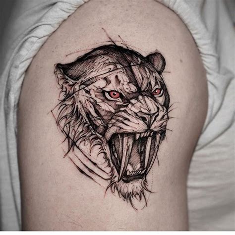 Sabretooth Tiger Tattoo | Tatuagem de tigre, Tatuagem de gladiador, Tatuagem na perna