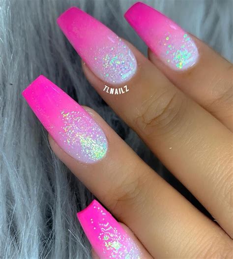 🌸💗 @__waeee Dripping glitter #glowinthedarknails #glow #nails #nailsonfleek #nailswag # ...