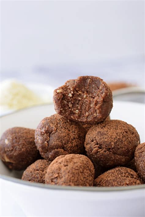 Chocolate Protein Balls | Vegan, gluten free | elkeliving.com