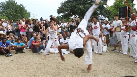 Half-dance, half-combat, this is the beauty of the Brazilian capoeira - YouTube