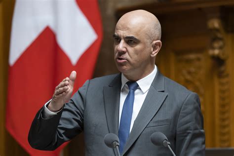 Swiss President regrets reference to ‘warlike frenzy’ over Ukraine - SWI swissinfo.ch