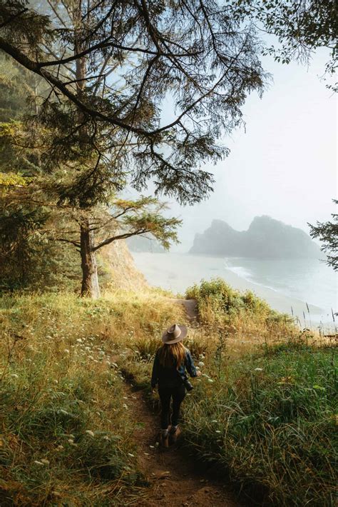 How To Reach Secret Beach In Oregon (Dreamy Oregon Coast Spot!) - The Mandagies