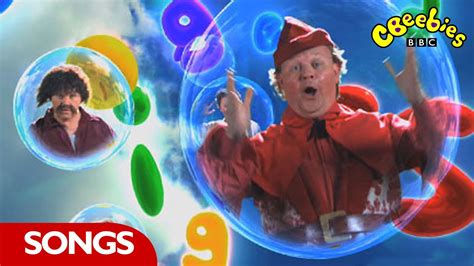 Gigglebiz: Opening Titles Song - CBeebies - YouTube