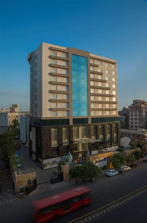 Holiday Inn Express Ahmedabad Prahlad Nagar, Ahmedabad - Compare Deals