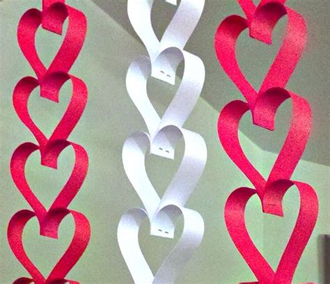 How To Make Easy Paper Heart Chains For Valentine's Day | Valentine centerpieces, Heart crafts ...