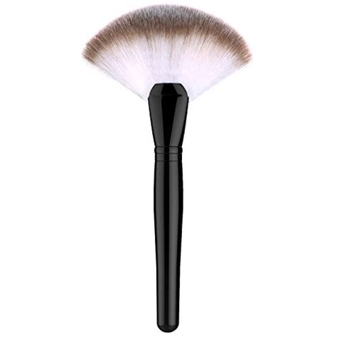 8 Best Highlighter Brushes For The Perfect Makeup