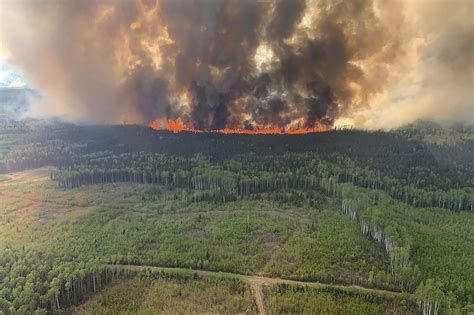 Canada wildfires: As Quebec battles "historic" fires, international ...