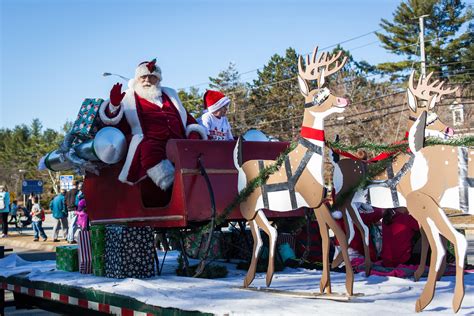 The Stove Barn Santa Claus float is seen in the annual Concord ...