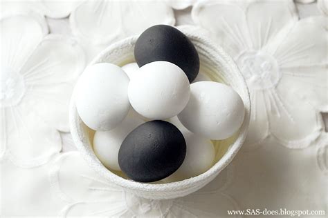 BLACK, WHITE, AND TEXTURED EASTER EGGS | SAS does ...: BLACK, WHITE, AND TEXTURED EASTER EGGS