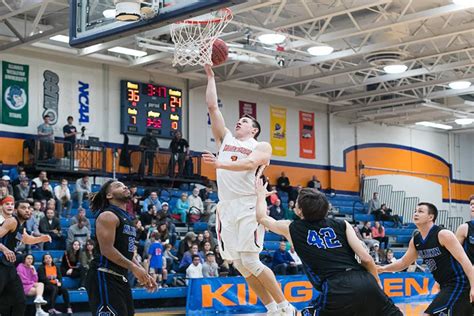 Wheaton basketball team hard at work during Christmas break | Dupage ...