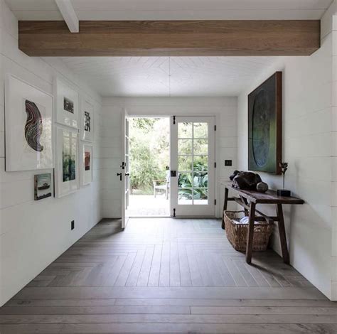 Contemporary surf shack provides a cozy refuge on the California coast