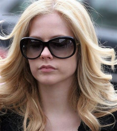 Sunglasses - Wheretoget | Avril lavigne, Avril levigne, Avril lavingne