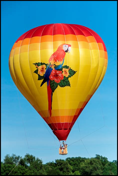 Hudson Valley Hot-Air Balloon Festival – Balloons in flight ...