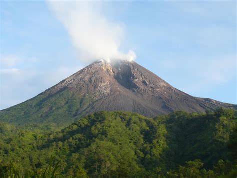 CATATAN KURNIA TRIYULI : Gunung Berapi Indonesia yang terkenal di Dunia ...