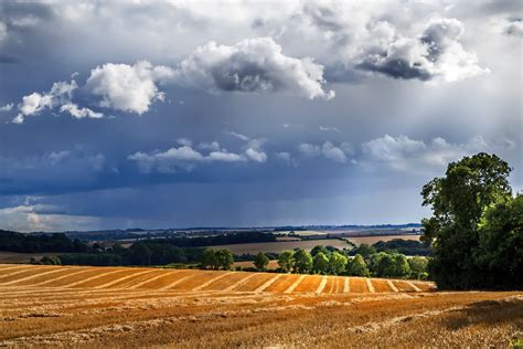 Lincolnshire Cam: Views over the Lincolnshire Wolds.