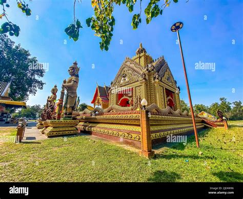 Wat Khao Kalok gold temple in Prachuap Khiri Khan, Thailand Stock Photo - Alamy