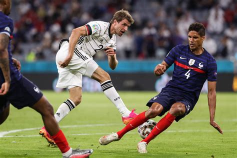 Crunch week begins for Raphaël Varane - Manchester United potential ...