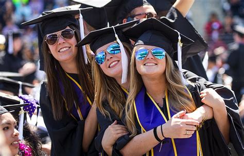 University of Washington students celebrate graduation day | The Seattle Times