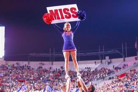 Lane Kiffin Is Dating A Stunning Former Ole Miss Cheerleader - The Spun