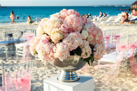 Beach wedding setup at Riu Palace Aruba. Copyright Winklaar Photography. www.facebook.com ...