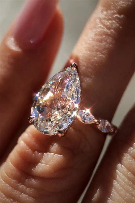 21 Stunning Pear Shaped Engagement Rings | Oh So Perfect Proposal